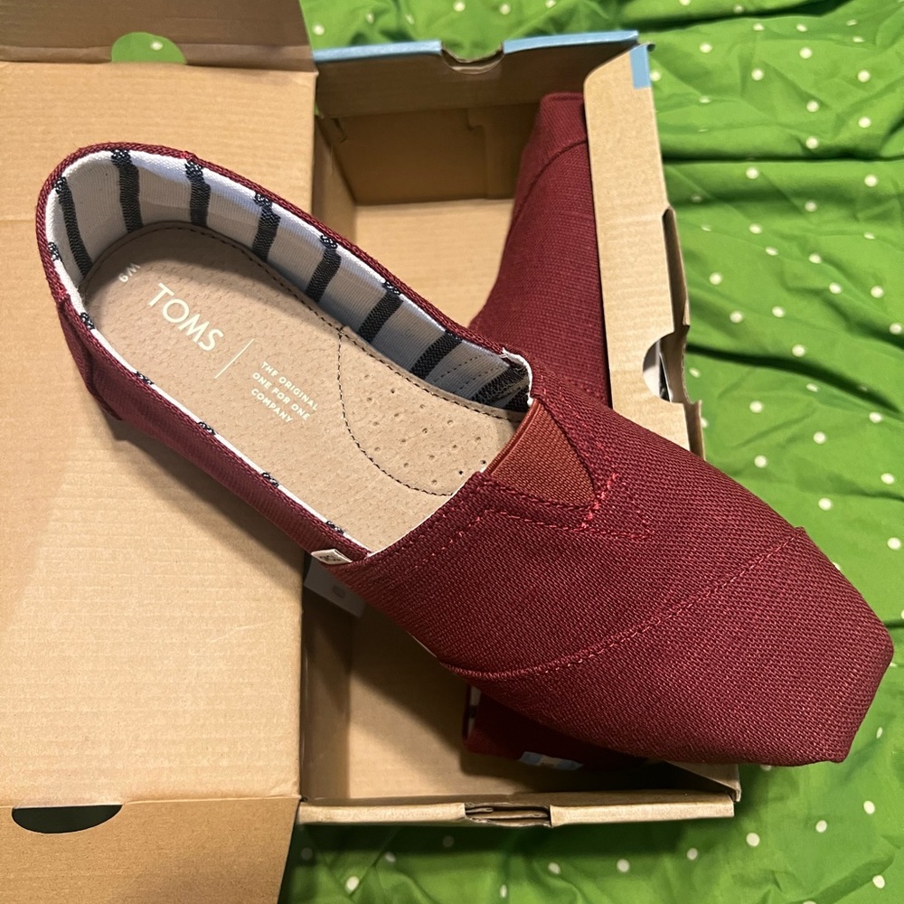 Toms Black Cherry size 9
